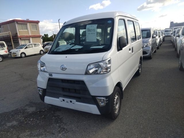 9215 Daihatsu Hijet van S331V 2018 г. (LUM Kobe Nyusatsu)